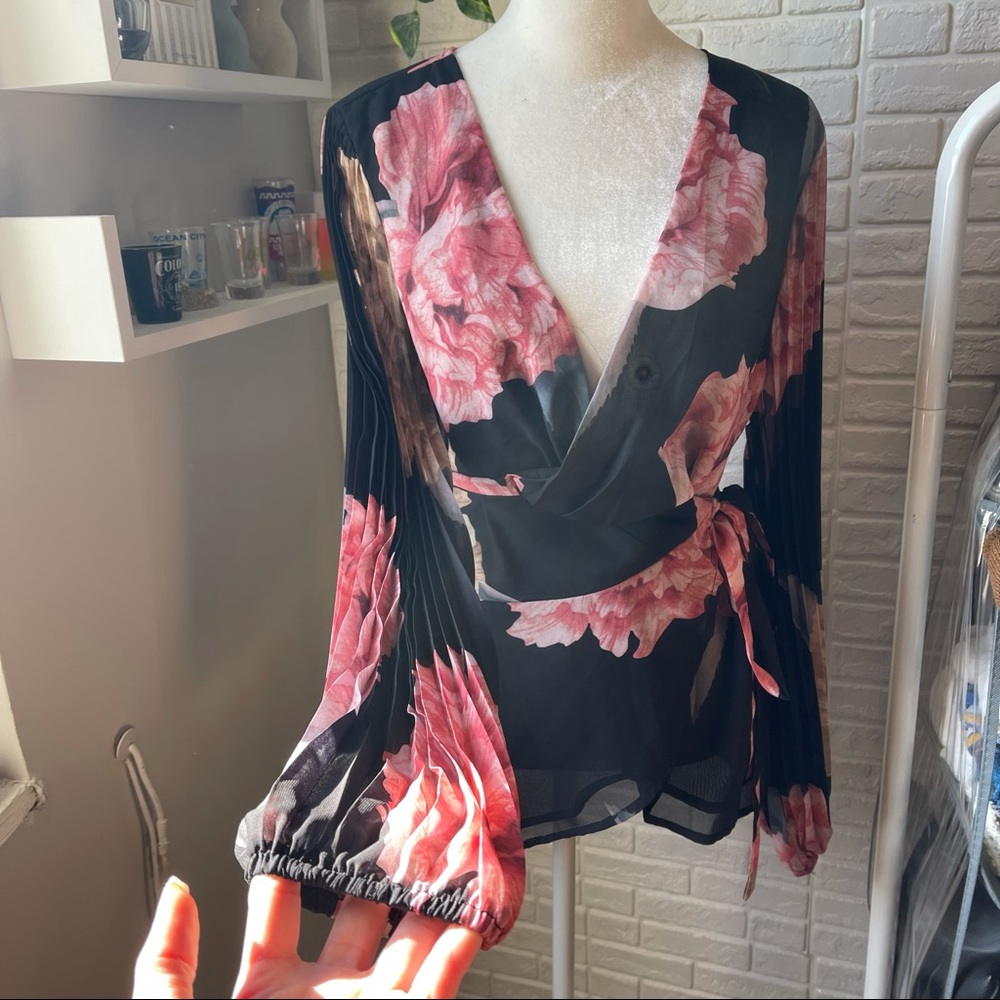 Floral Top - Picture 3 of 5
